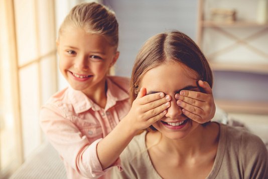 Haus-Familie-Wohnen-Serie-12-13 Tochter und Mutter